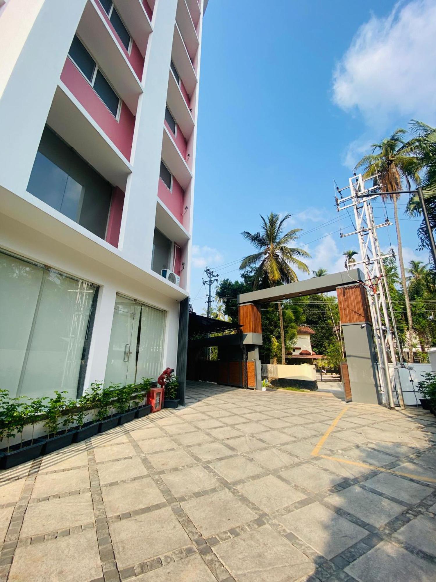 The Habitat Suites Guruvayur Exterior photo
